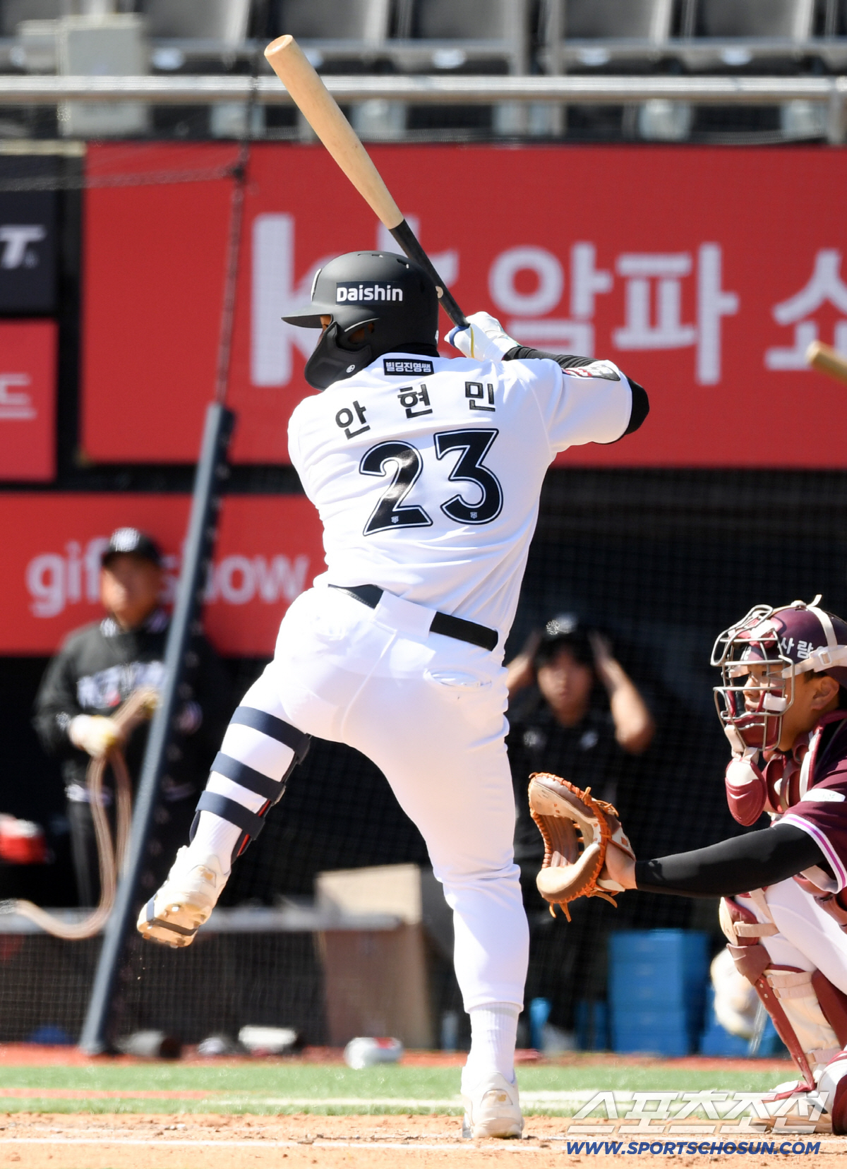 최하위 두 팀 '실전 모드' 첫날, 시소전 끝 키움 대승, 안현민, 복귀…