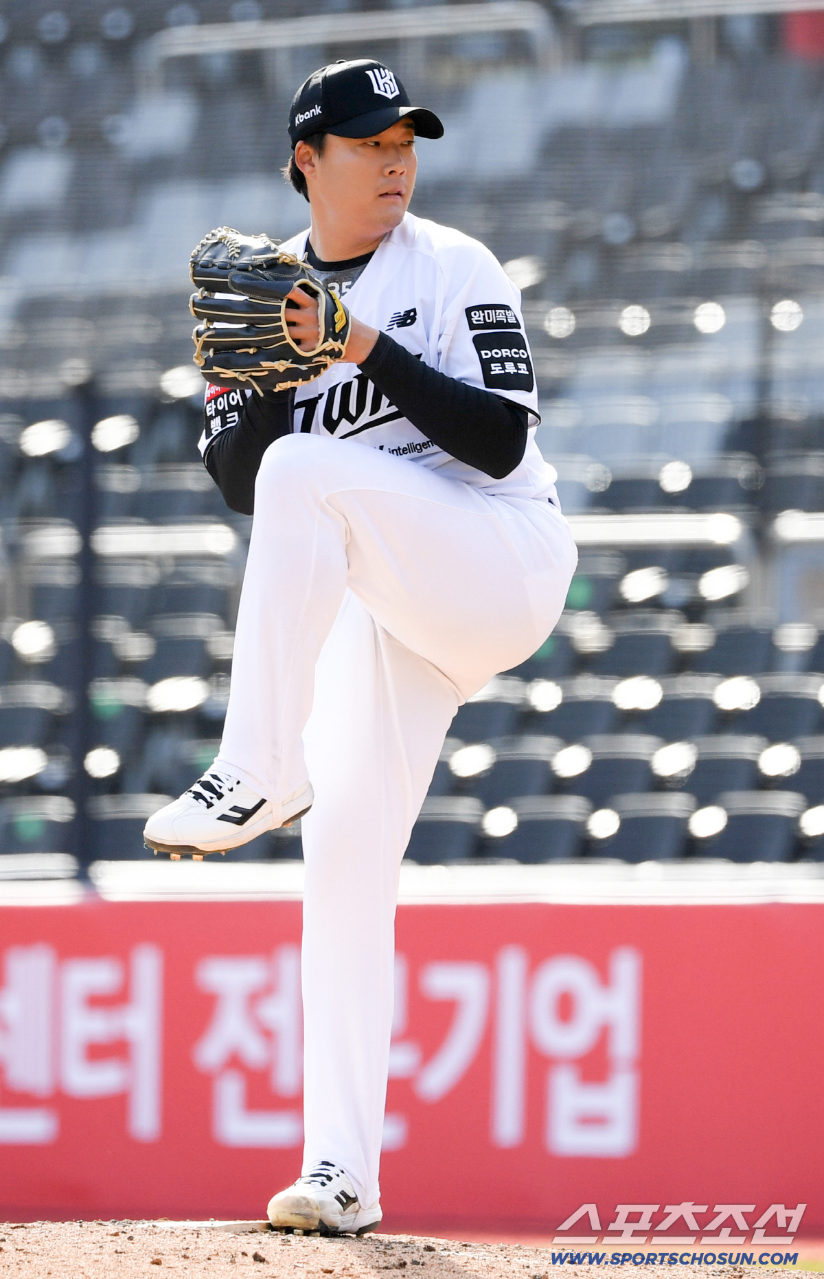 최하위 두 팀 '실전 모드' 첫날, 시소전 끝 키움 대승, 안현민, 복귀…