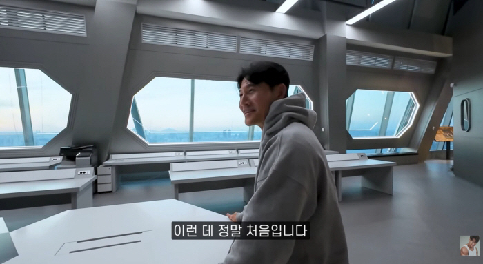 '지디와 한솥밥' 김종국, SF영화 세트장 같은 소속사에 충격 