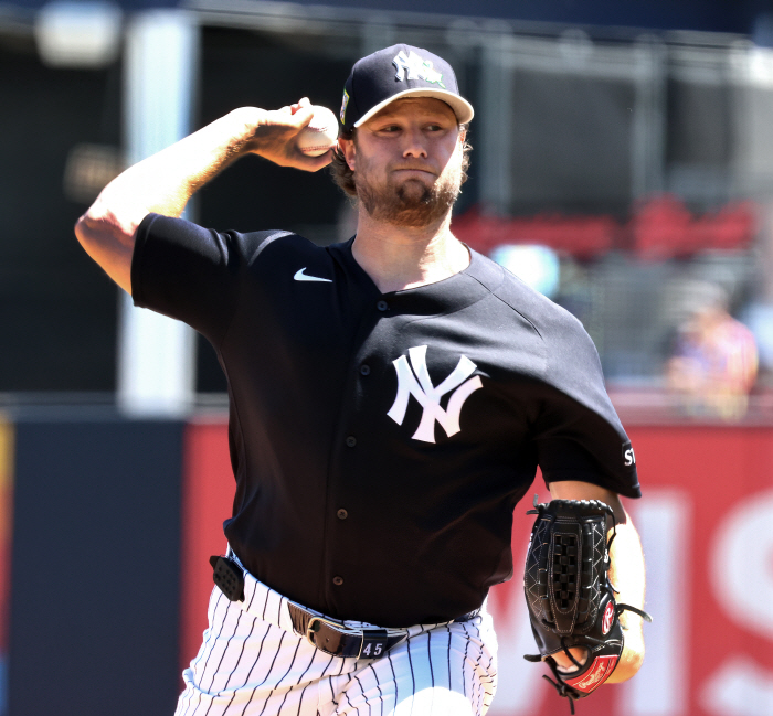 수염 기르고 등장한 4862억짜리 얼굴, 98.7마일 강속구 선보이고 곧 마이너행..."5월말에 봅시다"