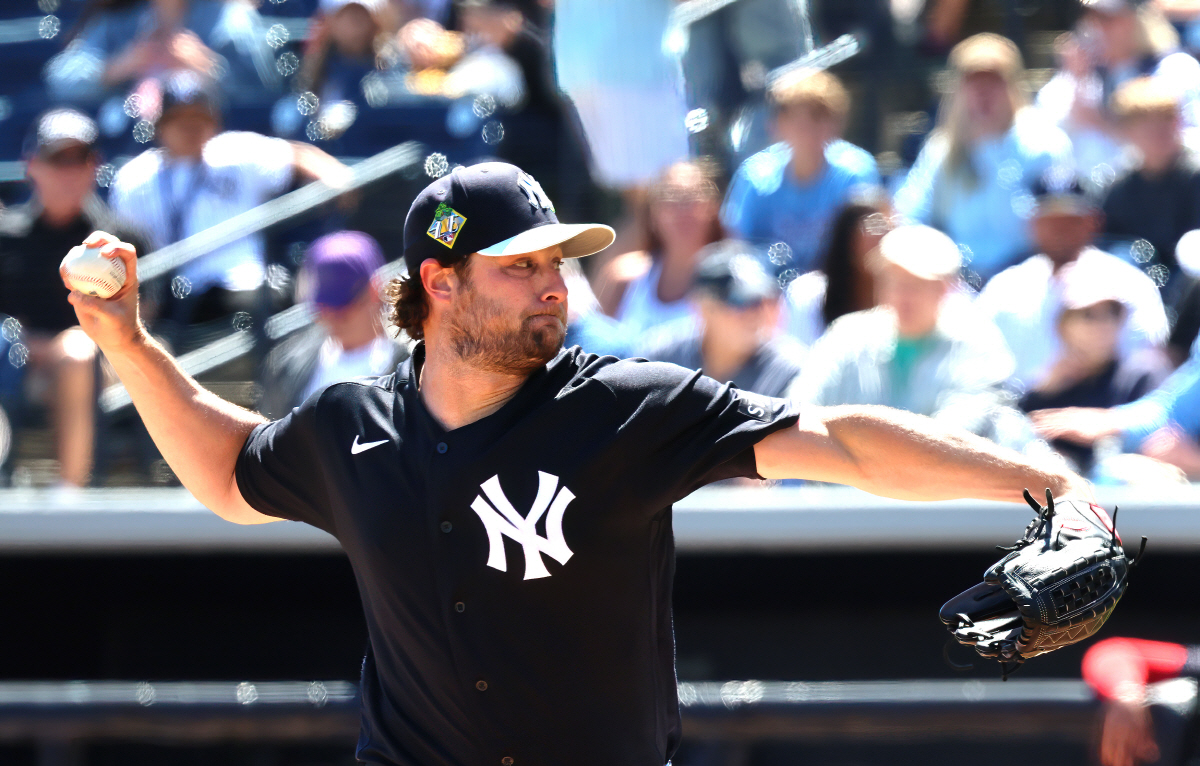 수염 기르고 등장한 4862억짜리 얼굴, 98.7마일 강속구 선보이고 곧…