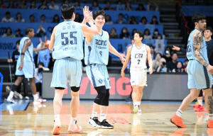 [현장리뷰] 소노 미쳤다, 창단 첫 '8연승'...'슈퍼팀' KCC에 111-77로 '34점차' 완벽 대승