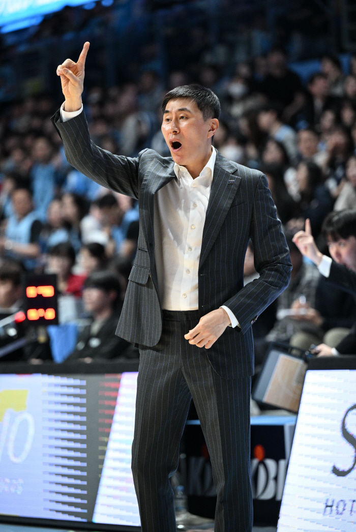 [현장인터뷰] 이상민 KCC 감독의 대패 진단 '완전체 힘 부족'