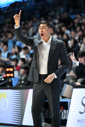 [현장인터뷰] 이상민 KCC 감독의 대패 진단 '완전체 힘 부족'