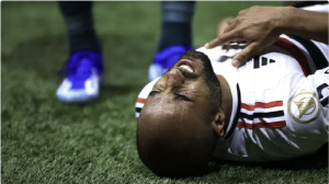 [공식발표] '절친' 손흥민도 깜짝 놀랄 부상, 숨을 쉬지도 못했다...'EPL 득점왕 만들어준' 모우라 갈비뼈 2개 골절