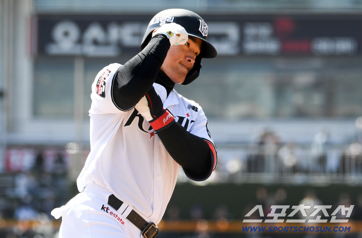 '진짜 괴물이네' 복귀전 보살→130m 장외포, 폭발한 안현민 감탄한 이…