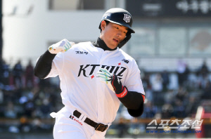 '진짜 괴물이네' 복귀전 보살→130m 장외포, 폭발한 안현민 감탄한 이강철 감독 [수원 현장]