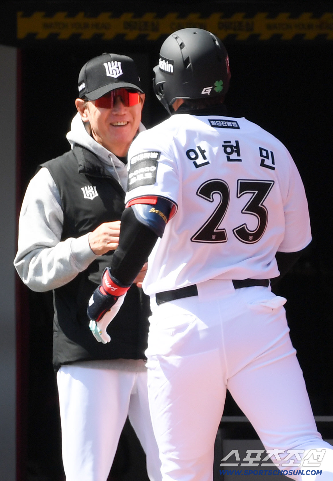 '진짜 괴물이네' 복귀전 보살→130m 장외포, 폭발한 안현민 감탄한 이…