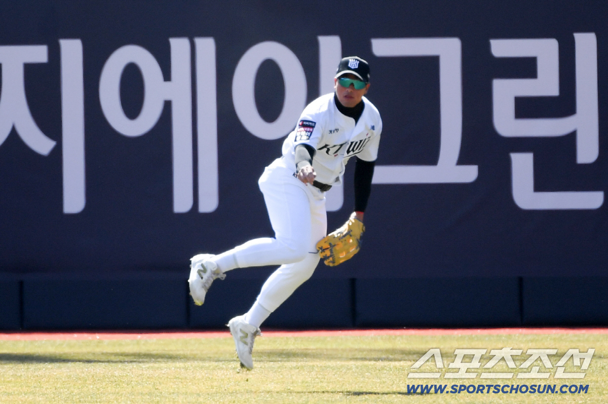 '진짜 괴물이네' 복귀전 보살→130m 장외포, 폭발한 안현민 감탄한 이…