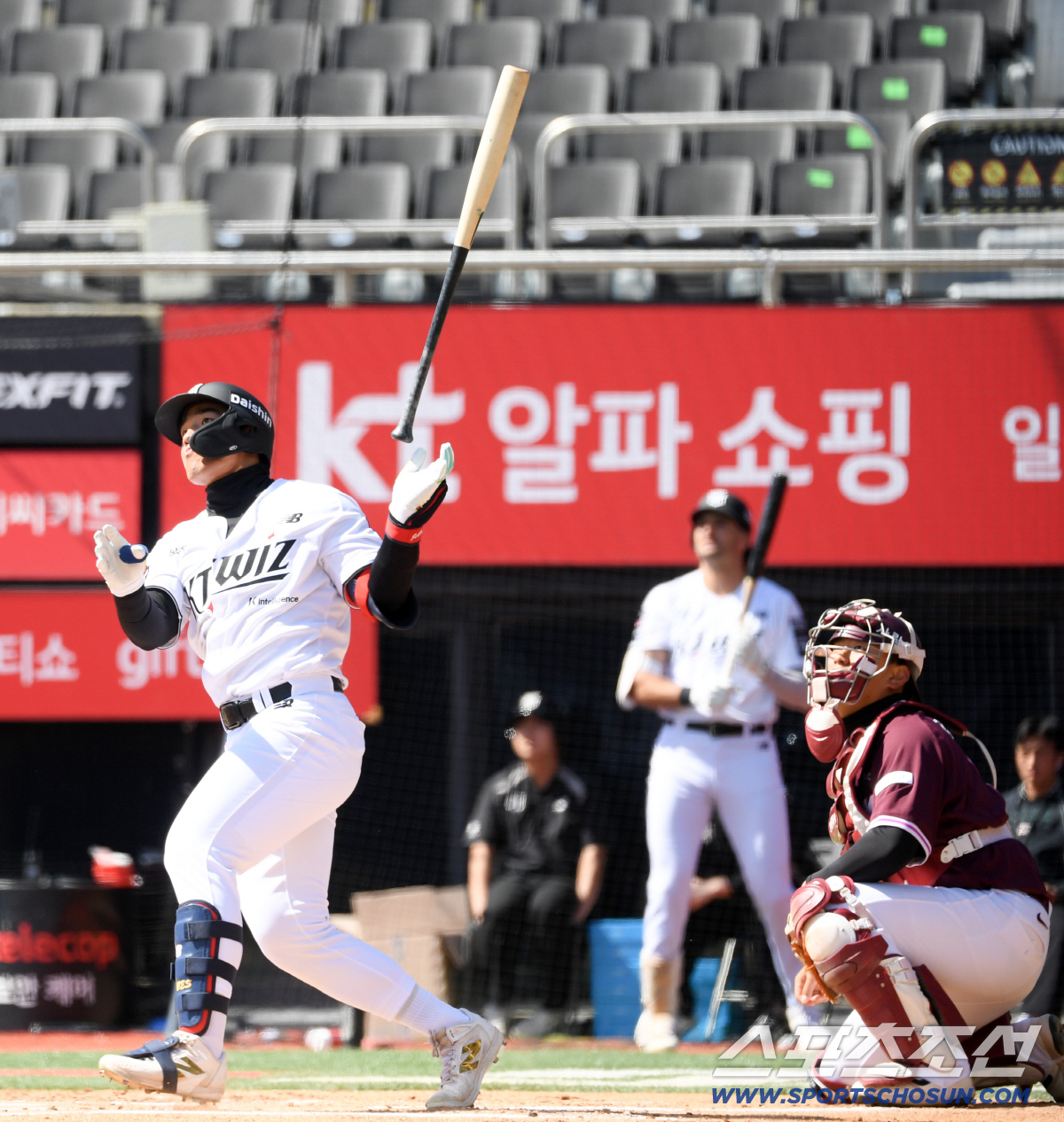 '진짜 괴물이네' 복귀전 보살→130m 장외포, 폭발한 안현민 감탄한 이…