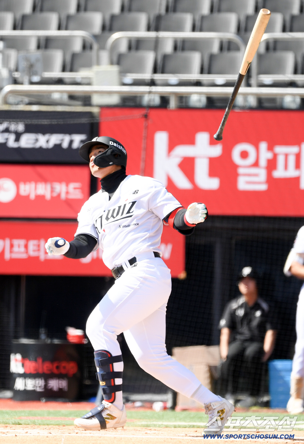 '진짜 괴물이네' 복귀전 보살→130m 장외포, 폭발한 안현민 감탄한 이…