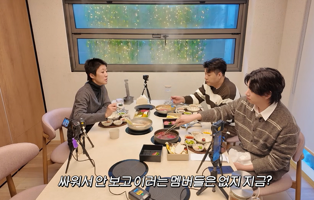 김희철 "어릴땐 진짜 X가지 없었다…멤버 뿐만 아니라 中팬들과도 골목에서…