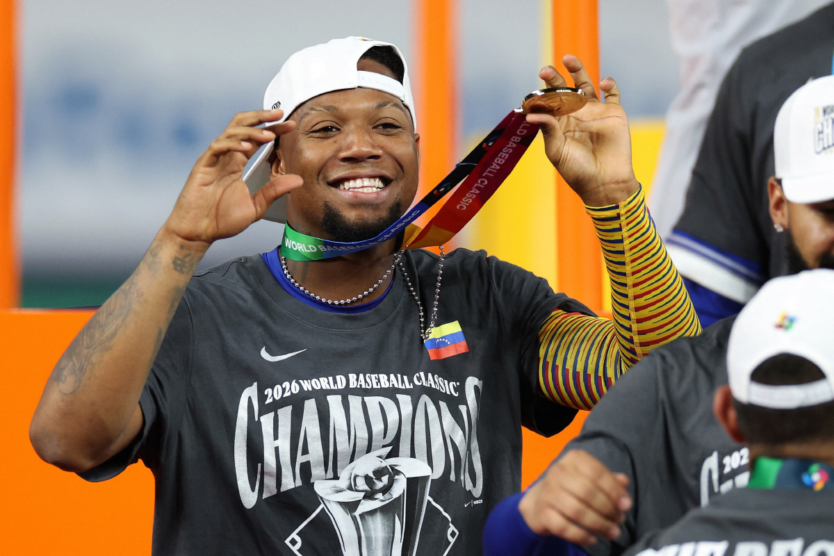 '눈치 살피다 튀는' 제2의 스쿠벌 그래도 나온다, 세계화 부르짖는 WB…