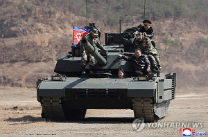 김정은, 보병·기갑부대 협동훈련 지도…