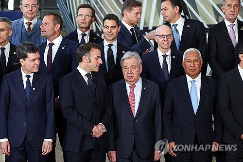 "불법" "무의미한 전쟁"…트럼프 동참 압박에 아랑곳 않는 유럽