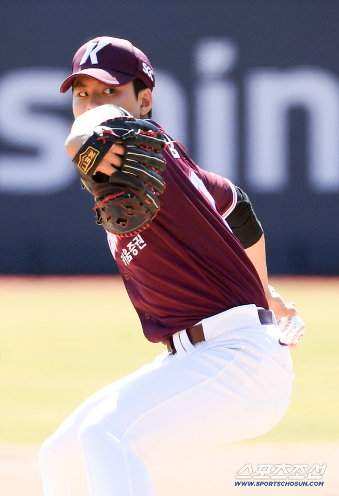 "피할거야? 아니요" 홈런 맞은 '괴물타자'와 만루 맞짱, '17연패'도 꺾지 못한 불굴의 의지, 5선발 보인다[현장인터뷰]