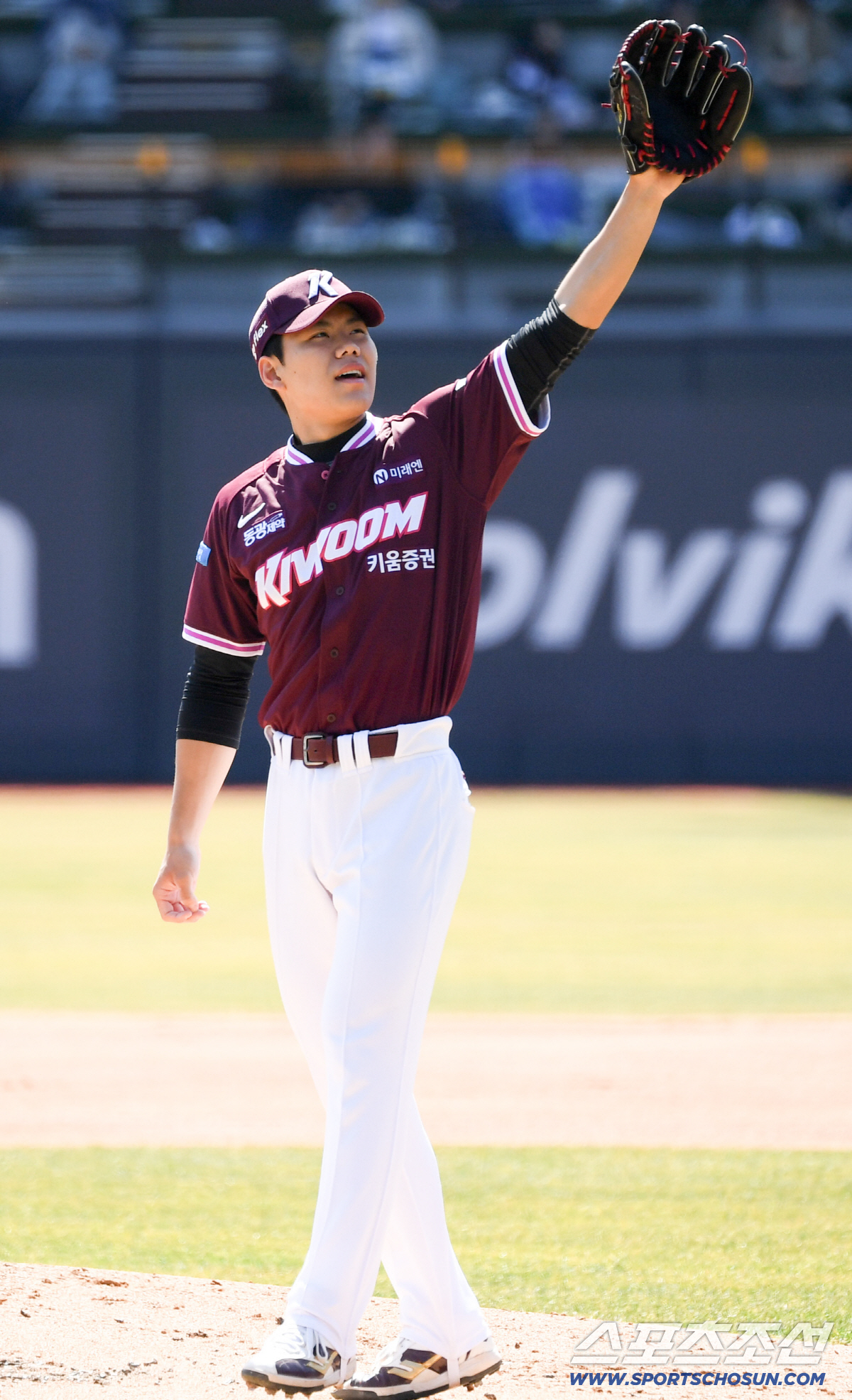 "피할거야? 아니요" 홈런 맞은 '괴물타자'와 만루 맞짱, '17연패'도…