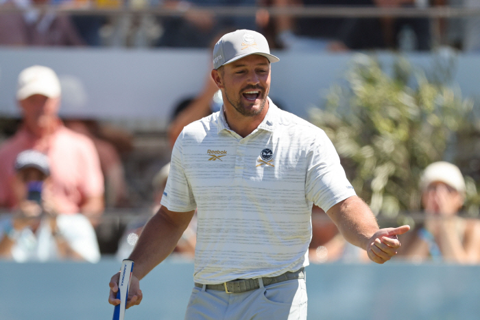 "한판 어때?" 디섐보, 우즈에 LIV-TGL 이벤트 매치 제안…성사 가능성은