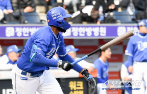 '번번이 늦더니만…' 개막이 가까웠나, 홈런 타이밍 완벽 부활, 요미우리 출신 상대 120m 첫 당겨친 홈런