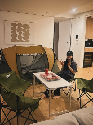 김옥빈, ♥신혼집 거실 크기가 운동장...집안에 캠핑장 차렸네 