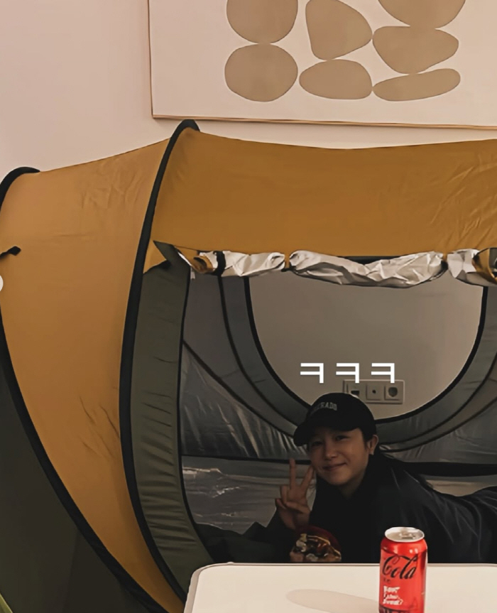 김옥빈, ♥신혼집 거실 크기가 운동장...집안에 캠핑장 차렸네 "오히려 …