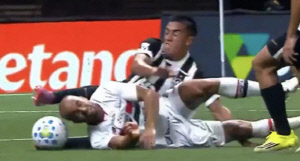 '손흥민 또 열받겠다' SON 살인태클→'아약스전 해트트릭' 모우라 브라질리그 中 안면 강타 갈비뼈 2대 골절 병원 후송.. 토트넘 영웅들 수난 시대