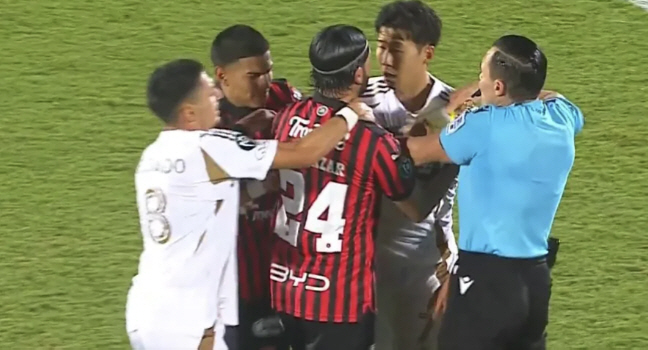 '韓 축구 대박, SON 대인배 세계가 인정' 손흥민, 살인태클 당하고도…