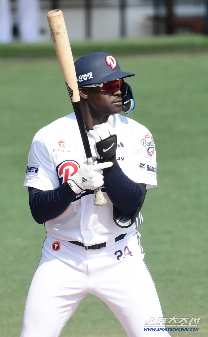 사직 백스크린 직격, 비거리 135m 실화냐...카메론 2G 연속 홈런, 두산 설렌다 