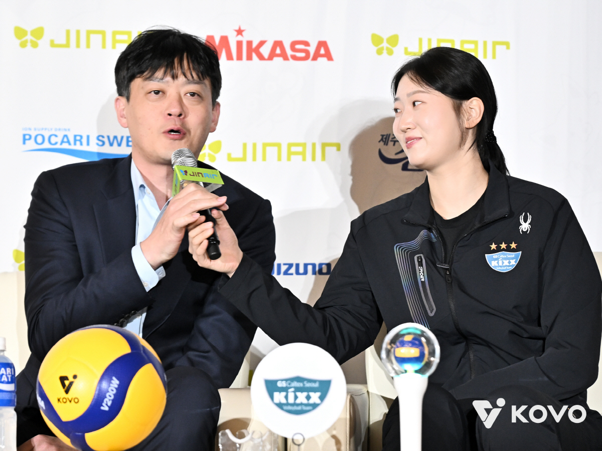 기적의 주인공? → 현실의 무게감…1위 사령탑은 '2강 다툼'에 걸었다 …