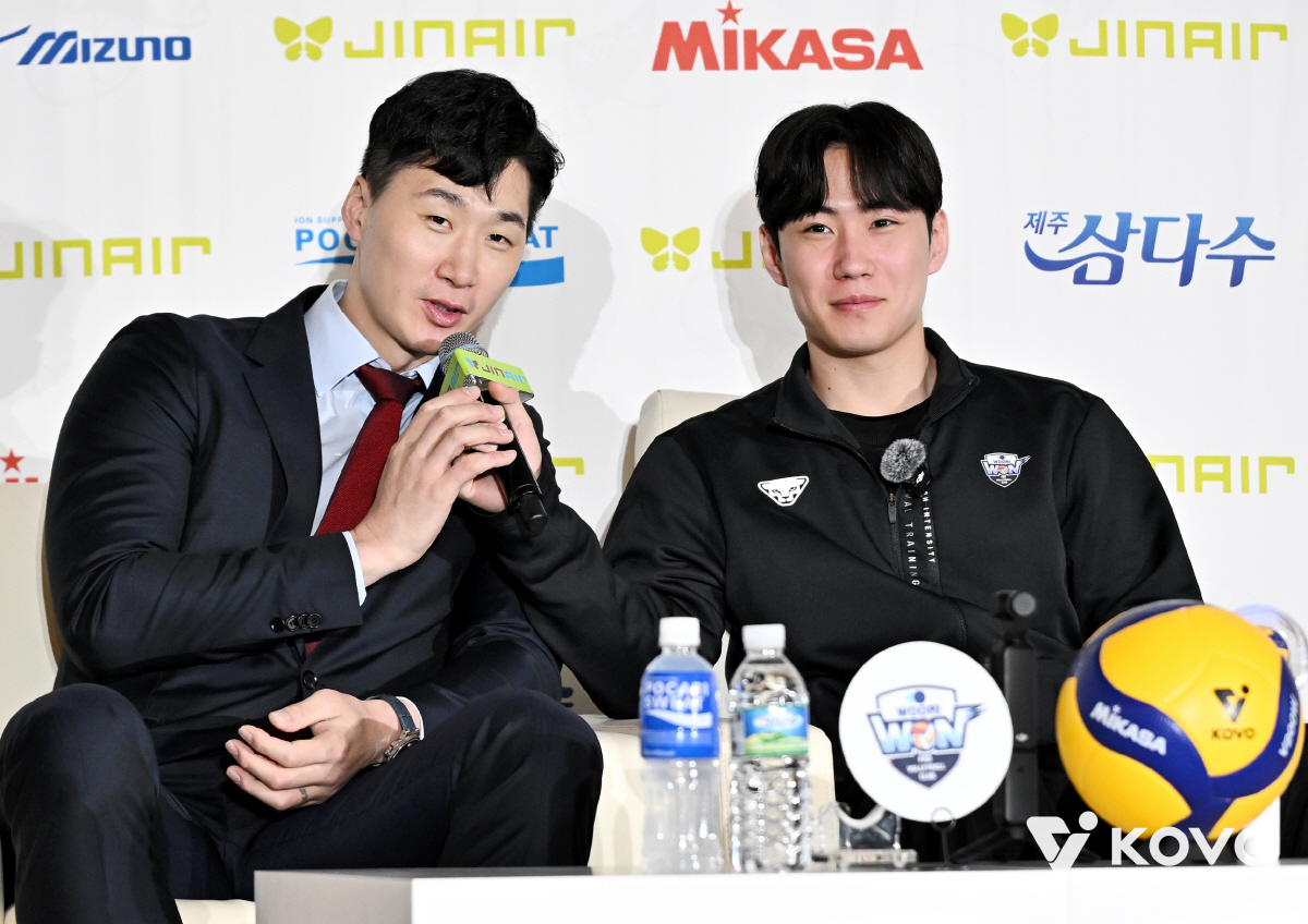 기적의 주인공? → 현실의 무게감…1위 사령탑은 '2강 다툼'에 걸었다 …