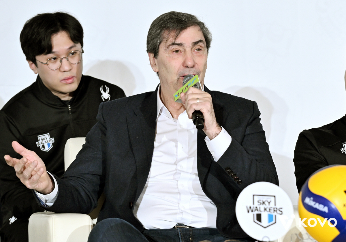 기적의 주인공? → 현실의 무게감…1위 사령탑은 '2강 다툼'에 걸었다 …