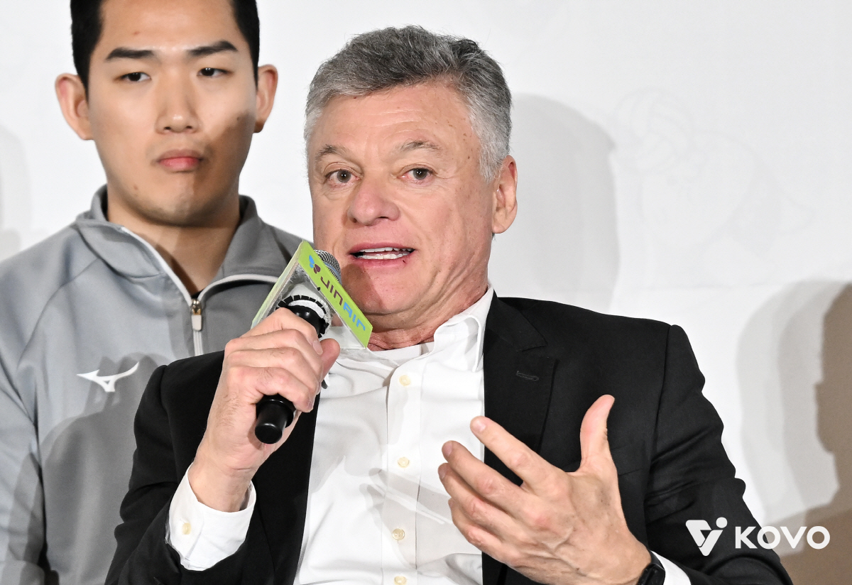 기적의 주인공? → 현실의 무게감…1위 사령탑은 '2강 다툼'에 걸었다 …