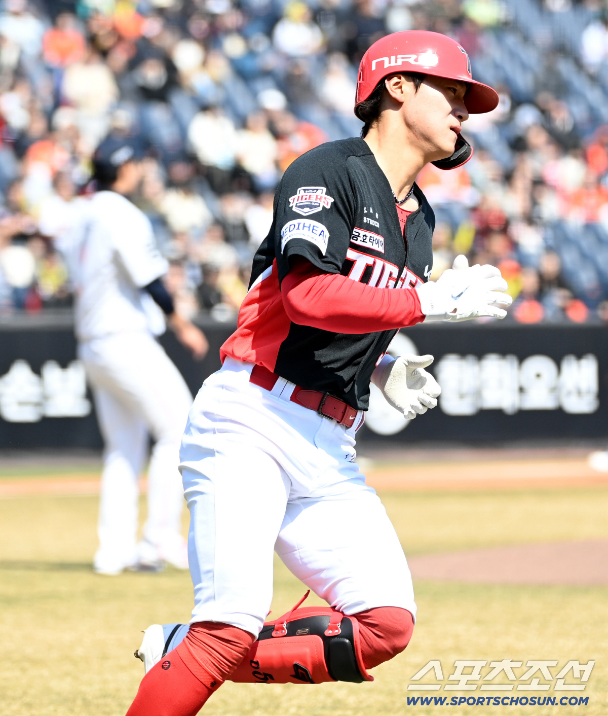 한화 타선 진짜 무섭다…'장단 18안타 폭발' KIA와 화력전 연이틀 승…