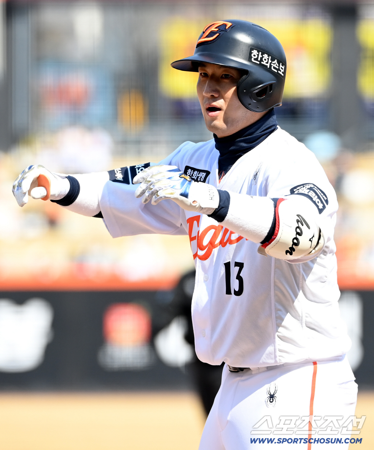 "팔이 잘 안풀려요" 문동주 충격의 '149㎞'…안방마님의 안도와 바람 …