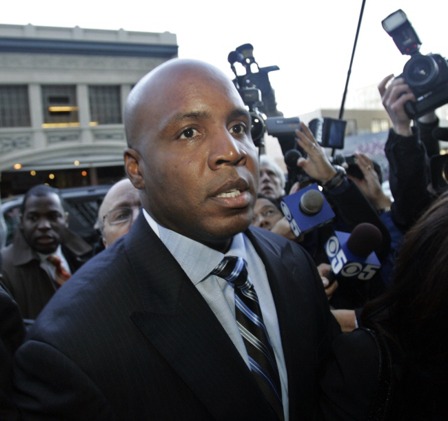 '약물 오명→코치 1년 만에 해고' 굴욕의 홈런왕, 10년 만에 ML 컴…