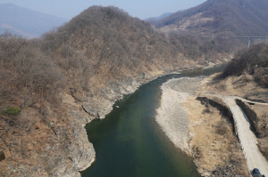 [로컬의 재발견] 유네스코도 인정한 장엄…위아래서 만끽 한탄강 주상절리