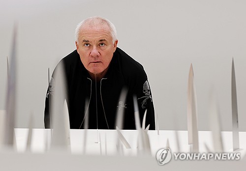 [일문일답] 데이미언 허스트 "여전히 아이같은 상태로 답 찾는 중"