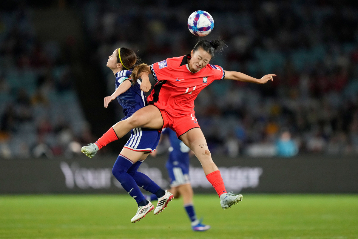 "韓 4명이 둘러싸도 이겨냈다!" 日 환호 폭발…'한일전에서 보여준 대단…