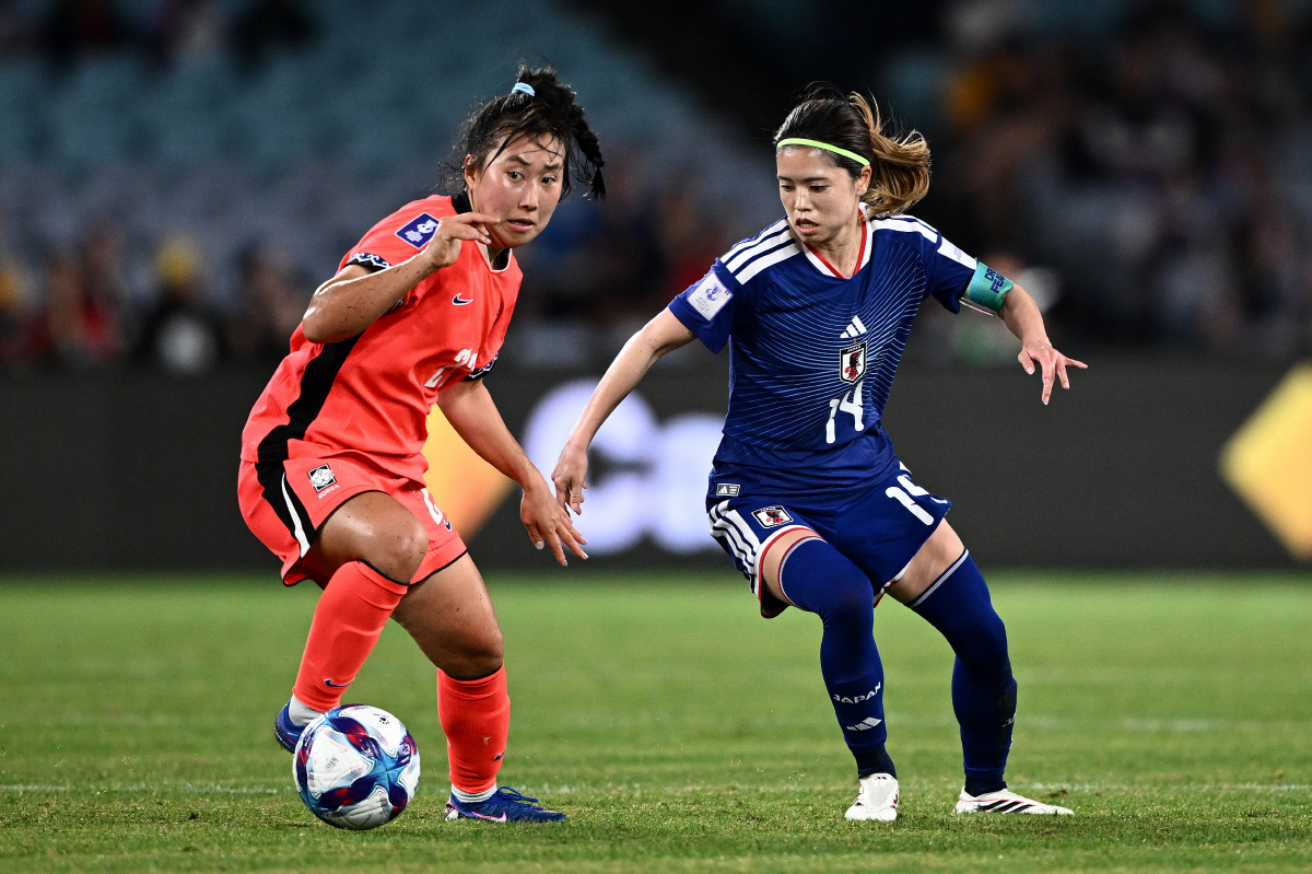 "韓 4명이 둘러싸도 이겨냈다!" 日 환호 폭발…'한일전에서 보여준 대단…