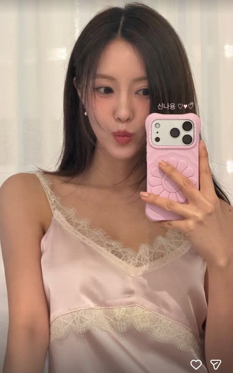 효민, 슬립만 입고 비행기 탔나…♥금융맨 남편과 결혼 후 더 화끈