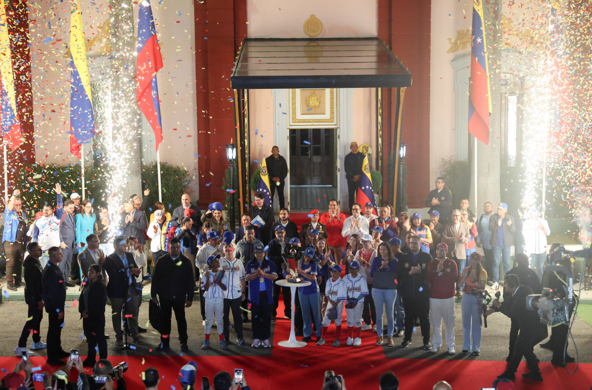 대진표 꼼수 쓰더니, 미국만 우승 하려고? "WBC 여름 개최 추진하겠다…