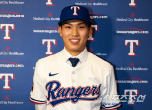 '제2의 오타니' 텍사스 김성준 150km로 1이닝 무실점. KC 포수 엄형찬도 1타점