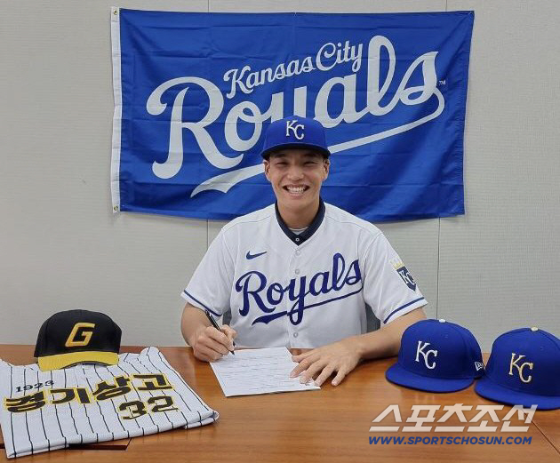 '제2의 오타니' 텍사스 김성준 150km로 1이닝 무실점. KC 포수 …