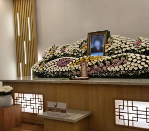 [전문]신기루, 모친상 후 깊은 슬픔에 체중 변화까지..“1.5kg 살 빠져”