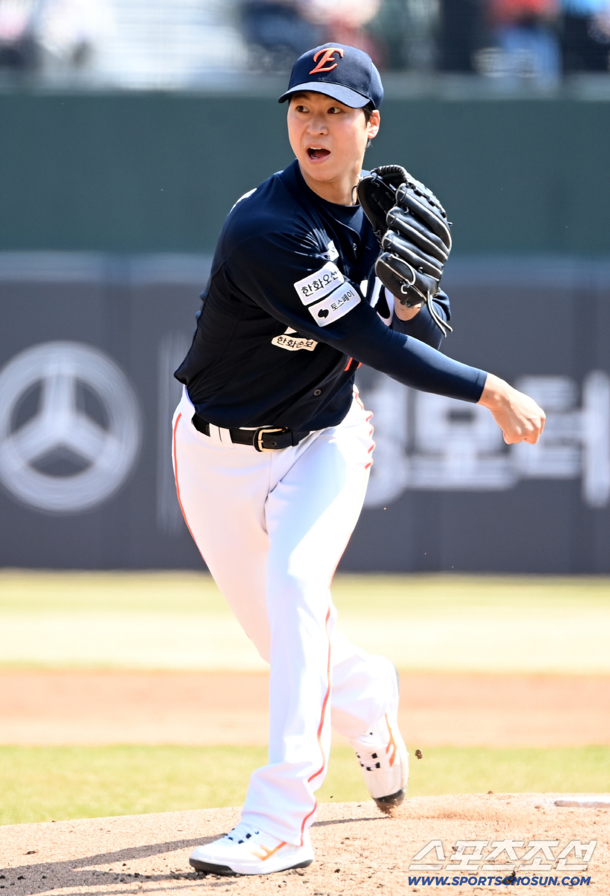 '봄 롯데 어떻게 이겨요' 엄상백 7실점 와르르, 칭찬 일색 → 또 위기…