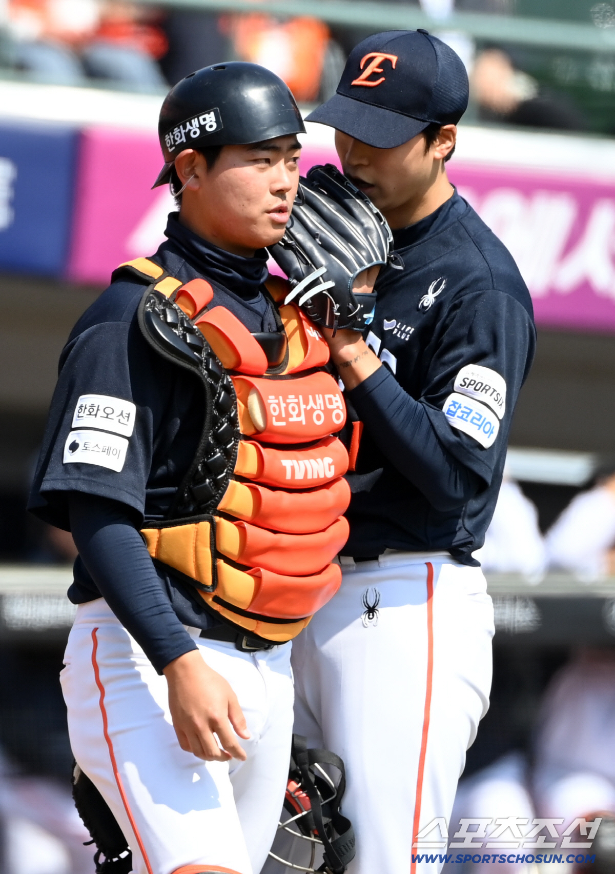 '봄 롯데 어떻게 이겨요' 엄상백 7실점 와르르, 칭찬 일색 → 또 위기…