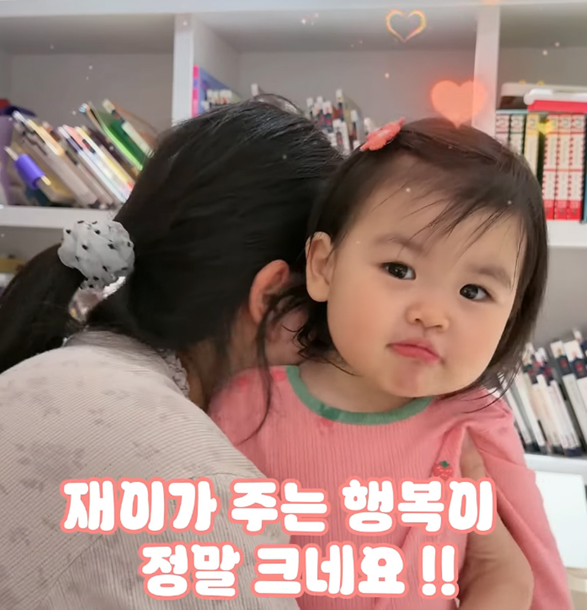 '박수홍♥' 김다예, 17개월 딸 '뽀뽀 폭격'에 사르르..."아기 낳아…