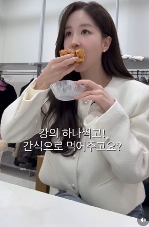 '류시원♥' 이아영, 빵 30개 먹어도 '40kg 뼈말라'..피자·케이크까지 '폭풍 흡입'