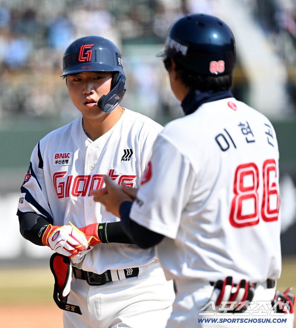 '미쳤다 롯데!' 16안타-12득점 대폭발, 한화 꺾고 승률 0.857 …