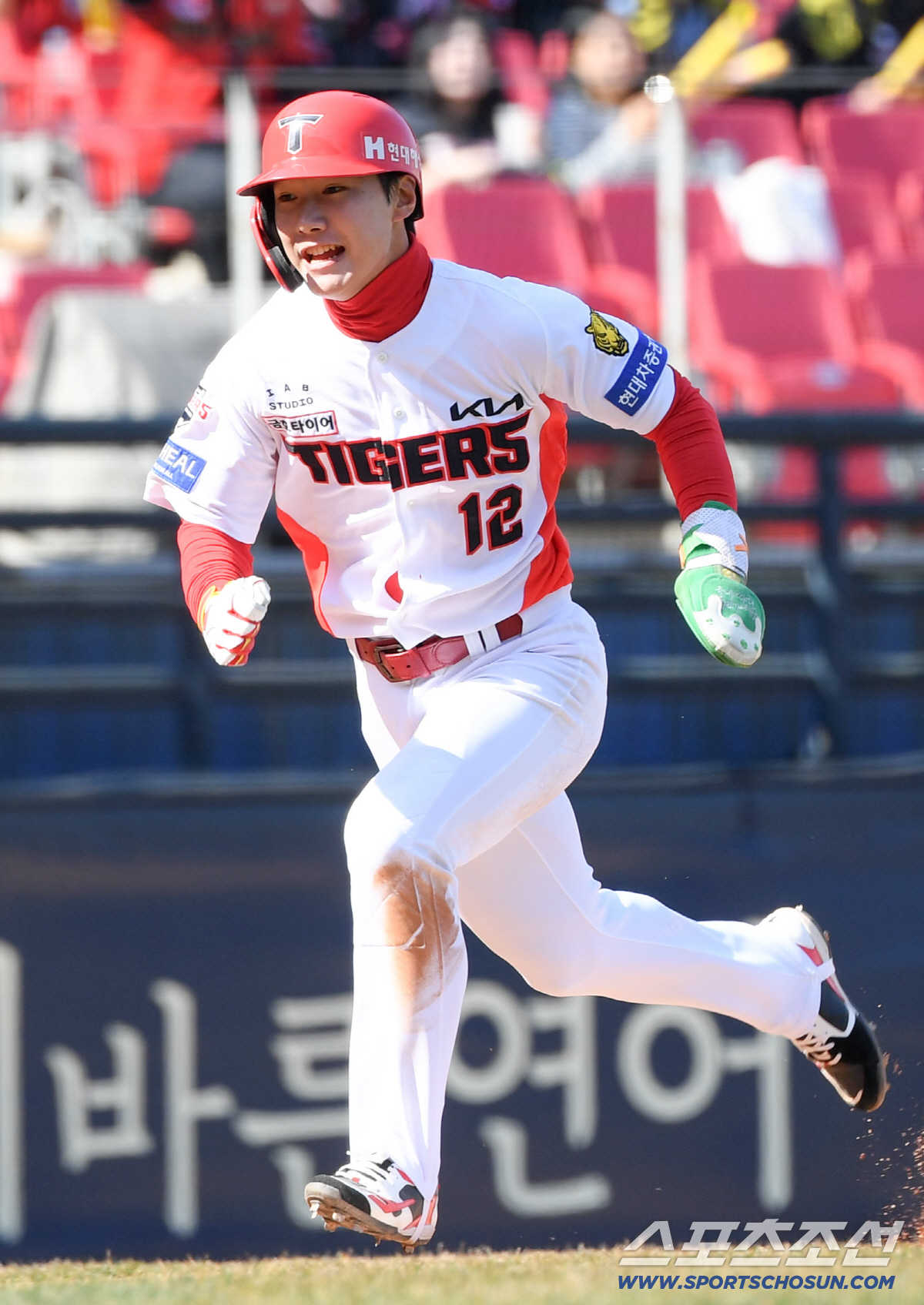 '번트요? 홈런 쾅!' KIA 트레이드 기대주 폭발, 사령탑 웃었다…"칭…